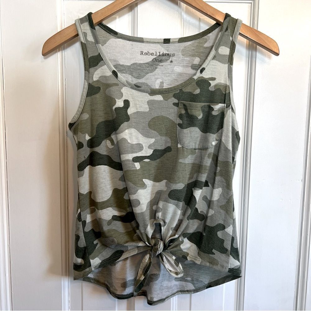 ✅(free) Army green camo front knit tank top